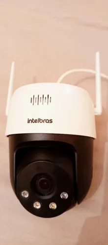 Câmera wi-fi ou via cabo de rede Intelbras