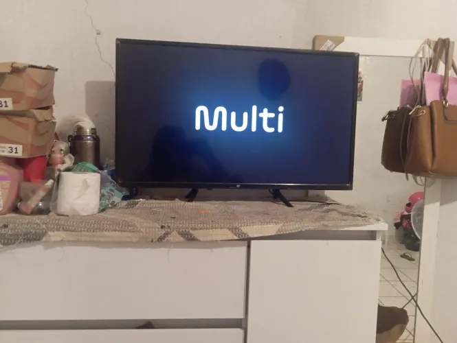 Vendo tv Smart da Multi ,zero defeito 8 meses de uso