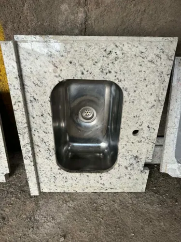 Pia de granito branco 71 x 57