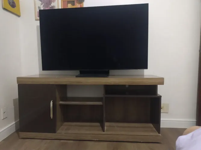 Rack para TV até 55 polegadas, com rodinhas e em ótimo estado 