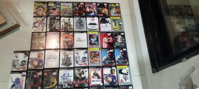 Lote 51 jogos Playstation 2 + Playstation 2