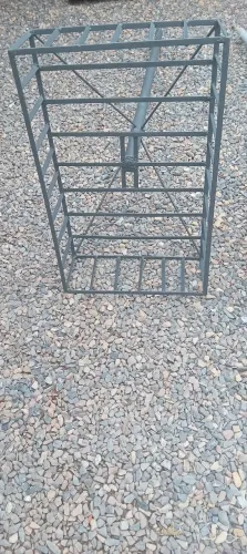 Lixeira de calçada desde o tamanho padrão até úmero e meio de comprimento