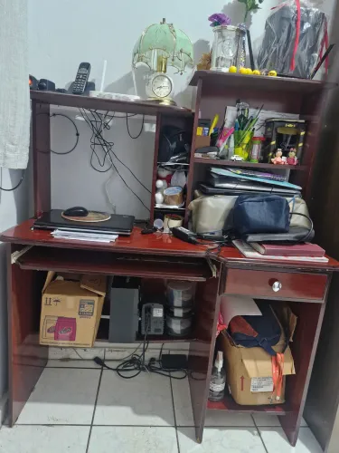 Escrivaninha de mogno Otimo Estado de conservaçáo