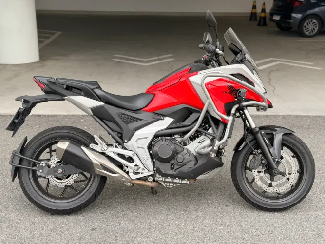 Nc 750x 2025 em estado de nova !! A mais barata da região !!