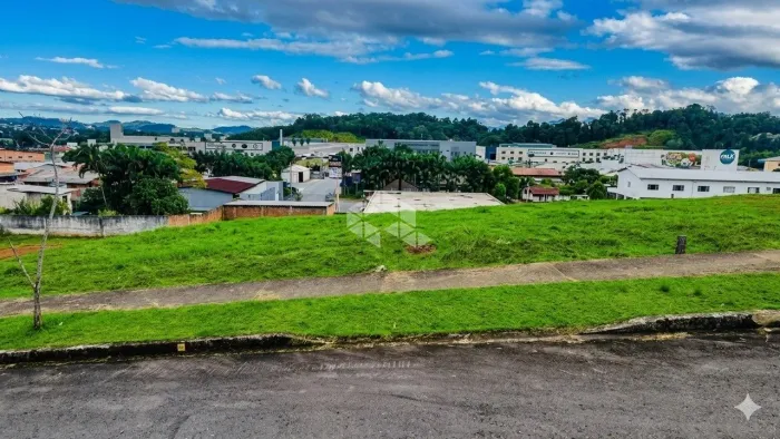 Vende-se terreno com 462m² no bairro Itoupavazinha - Blumenau -SC.