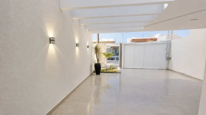 Casa à Venda com 3 quartos, 1 suíte , 2 vagas e 15m² por R$ 485.000