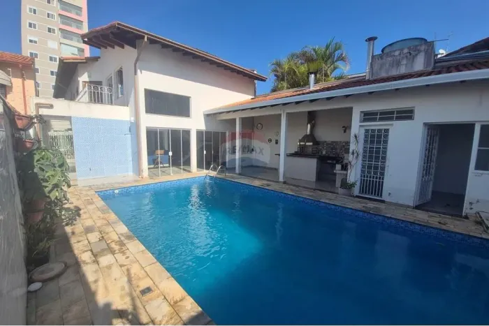 Sobrado de alto padrão, com Piscina no bairro Alto do Ipiranga em Mogi das Cruzes SP