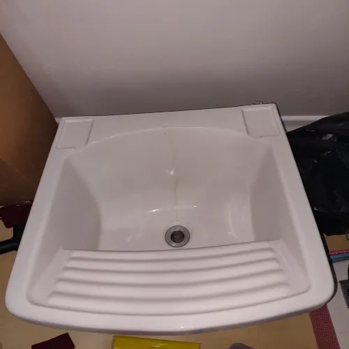 Tanque de cerâmica branco