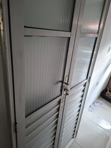 Vendo porta de alumínio e janela de alumínio 