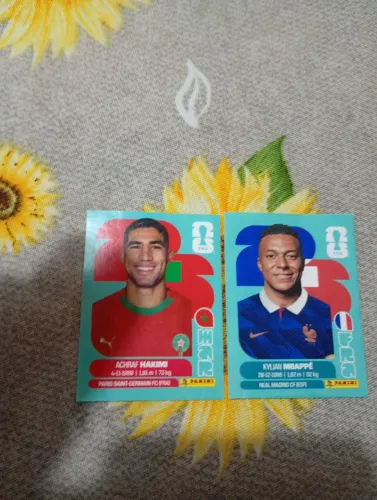 FIGURINHAS DA COPA DO KYLIAN MBAPPÉ E DO ACHRAF HAKIMI