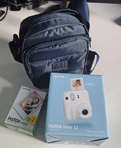 Câmera Instantânea Instax Mini 12 + 20 Filmes + Bolsa