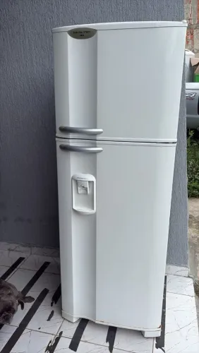 Geladeira Electrolux Frost Free DFW35 (220V) - Gelando Perfeitamente!