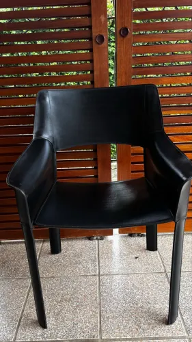 Poltrona em Couro Legítimo