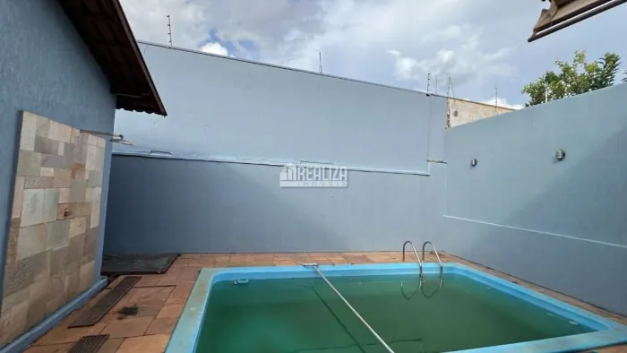 CASA PARA LOCAÇÃO NO BAIRRO OLINDA CONFORTO, LAZER E AMPLO ESPAÇO