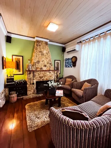 Casa em condomínio charmoso na Serra