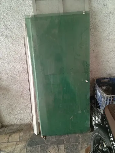 Vendo box de blindex em perfeitas condições e com todas as peças para montagem por 800,00