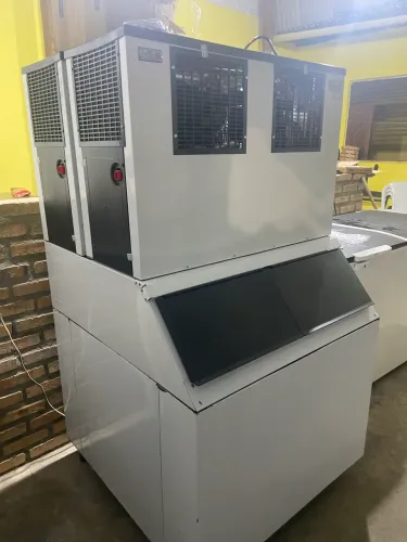 Máquina de gelo egc 300kg   Everest 1 mês de uso 