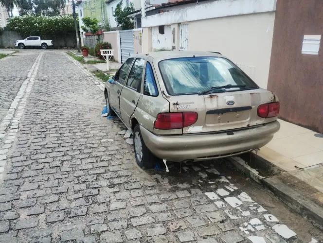 Carro batido com baixa no DETRAN.