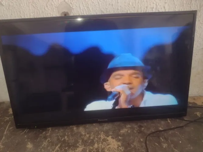 Vendo TV Panasonic 32 polegadas LED