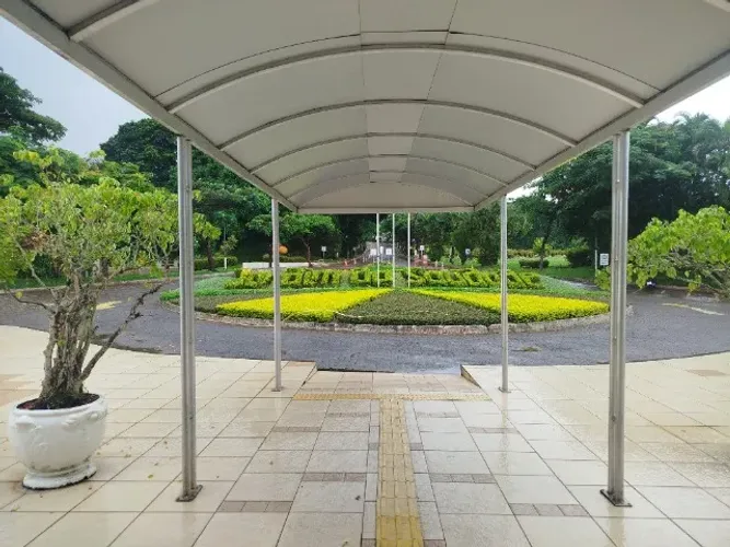 Vende-se Jazigo no Cemitério Jardim da Saudade. 
