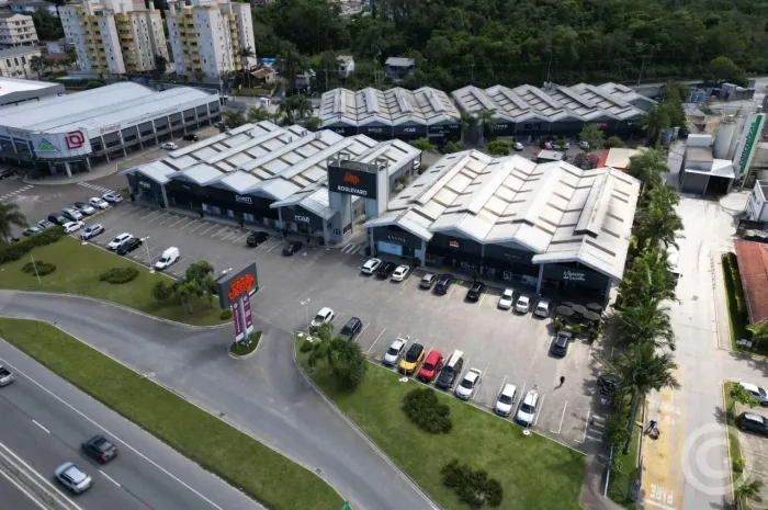 Espaçosa loja para aluguel em Florianópolis