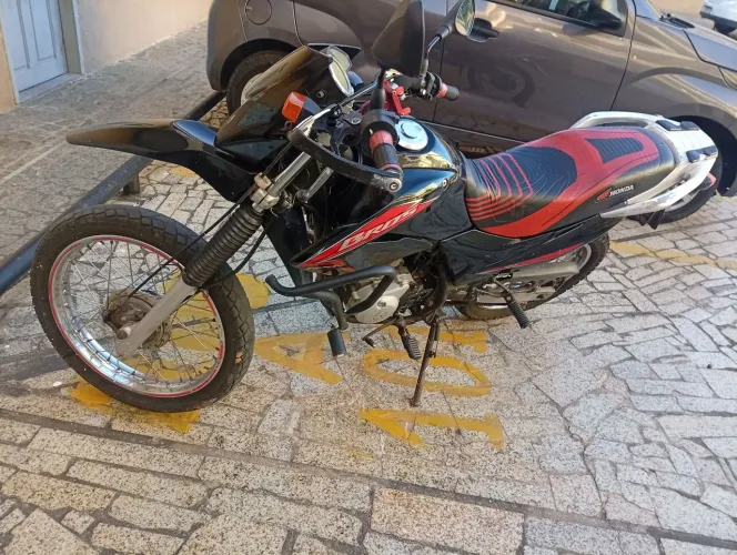 Moto conservada e revisada motor bom no ponto de pegar e rodar