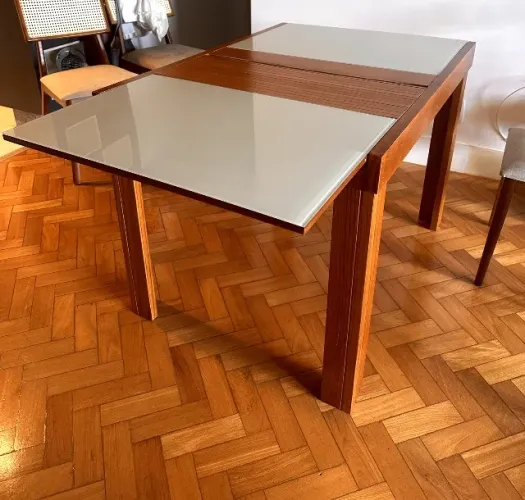 Mesa de Jantar Extensível com Vidro - Off White** 4/6 Lugares - 800 R$