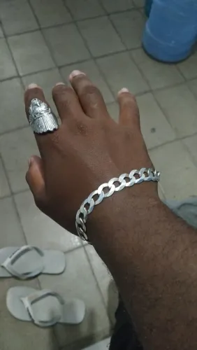Pulseira de prata 925 toda boa, ela é de 11 milímetros