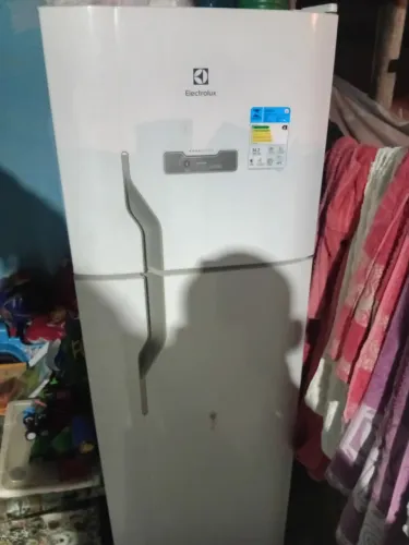 Vendo geladeira com defeito