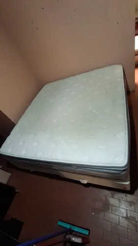 CAMA BOX CASAL KING MOLAS ENSACADAS SEMI-NOVA