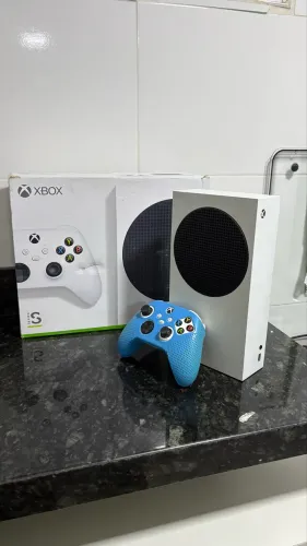 Xbox Series S muito conservado