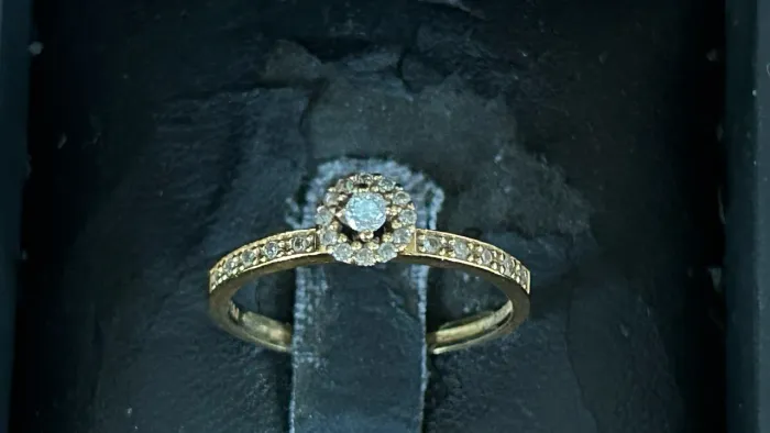 Anel Solitário Vivara Ouro 18k com Diamantes - Certificado