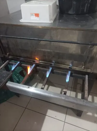 Vende-se forno guilhotina 700 reais capacidade de 5 pizza