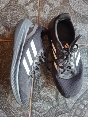 TENIS ADIDAS CAMINHADA N. 42 R$ 100