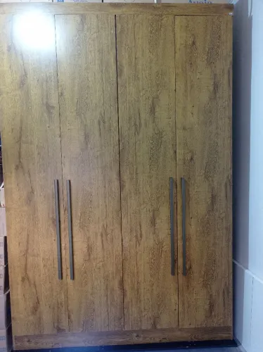 Roupeiro Lisboa tcil móveis 4 portas (somente retirada) não entrego.