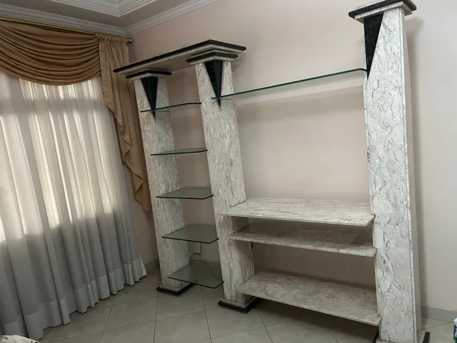 Estante de mármore Carrara