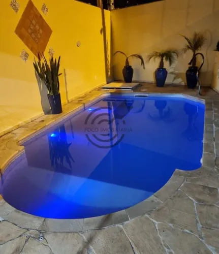 Vende-se Casa com 2 suítes no Jardim Refúgio, aceita permuta como parte do pagamento.
