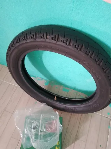 Pneu traseiro da pop com camara de ar e lanterna traseira da pop