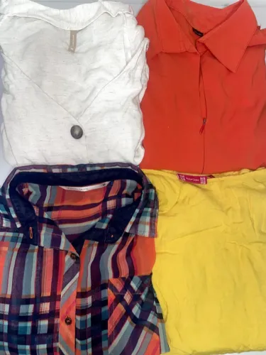 4 blusas e camisas femininas M