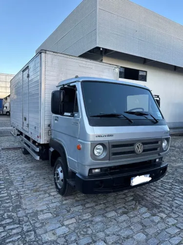 VW delivery 5.150 2015 com baú seco de 5.50 Extra !!!