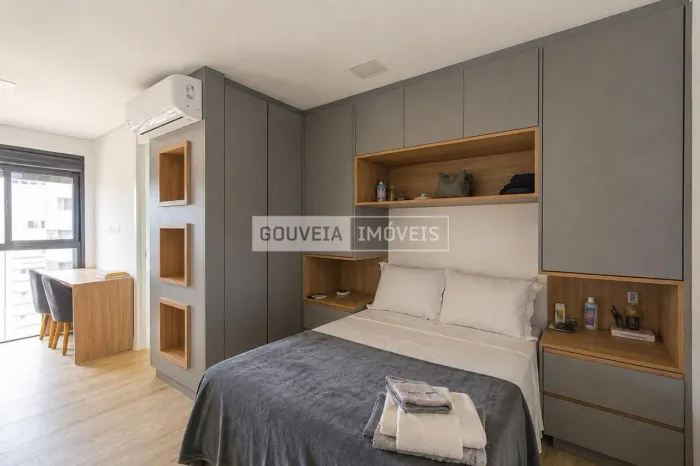 Studio com 1 Quarto, 20M², Aluguel de R$ 2.400 + Taxas - Água Verde, Curitiba (Pr)