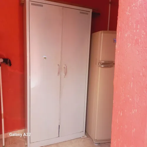 Armário de ferro 5 divisões interna. Medindo 2m alturax090 largura 040 profundidade