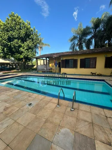 Casa com 2 quartos para locação no bairro Céu Azul.