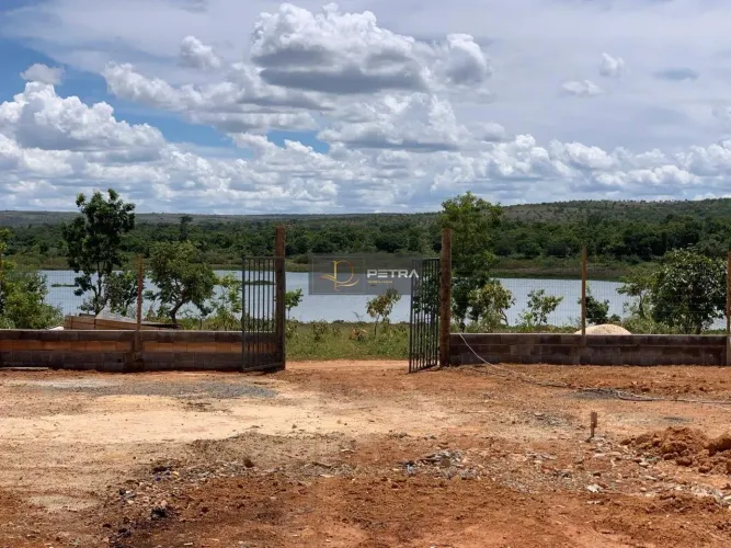Condomínio Ari Castelo Branco em Três Marias/MG - Frente à Represa