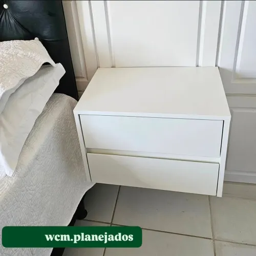 Mesa de cabiceira por encomenda 