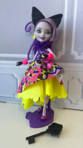 Boneca Kitty Way too Wonderland - Ever After High