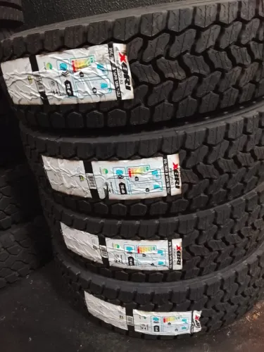 Pneu 215 / 75R 17.5 . Várias marcas e Modelos. Ótima Qualidade. Originais