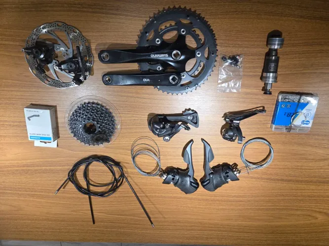 Kit CLARIS 8v com freios a disco mecânico TEKTRO e movimento central