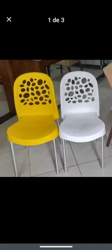 Vendo 4 cadeiras Forte Plástico 