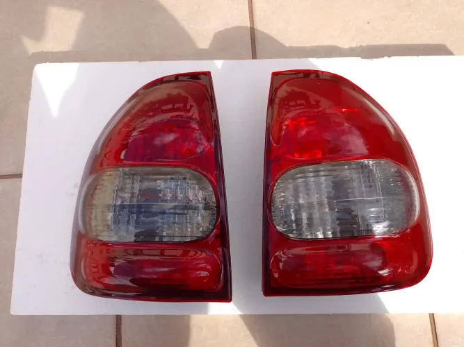Par lanterna traseira Corsa sedan 